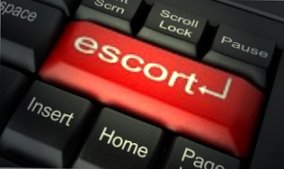 Mit unserer Escort Suchmaschine finden Sie Top Escort Girls Kontakte. Bild: Keybord mit integrierter Escort Taste hilft Ihnen